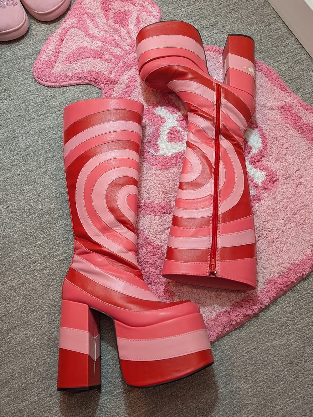 Dolls Kill x Powerpuff Girls sz. 7 pink / red heart faux leather platform boots